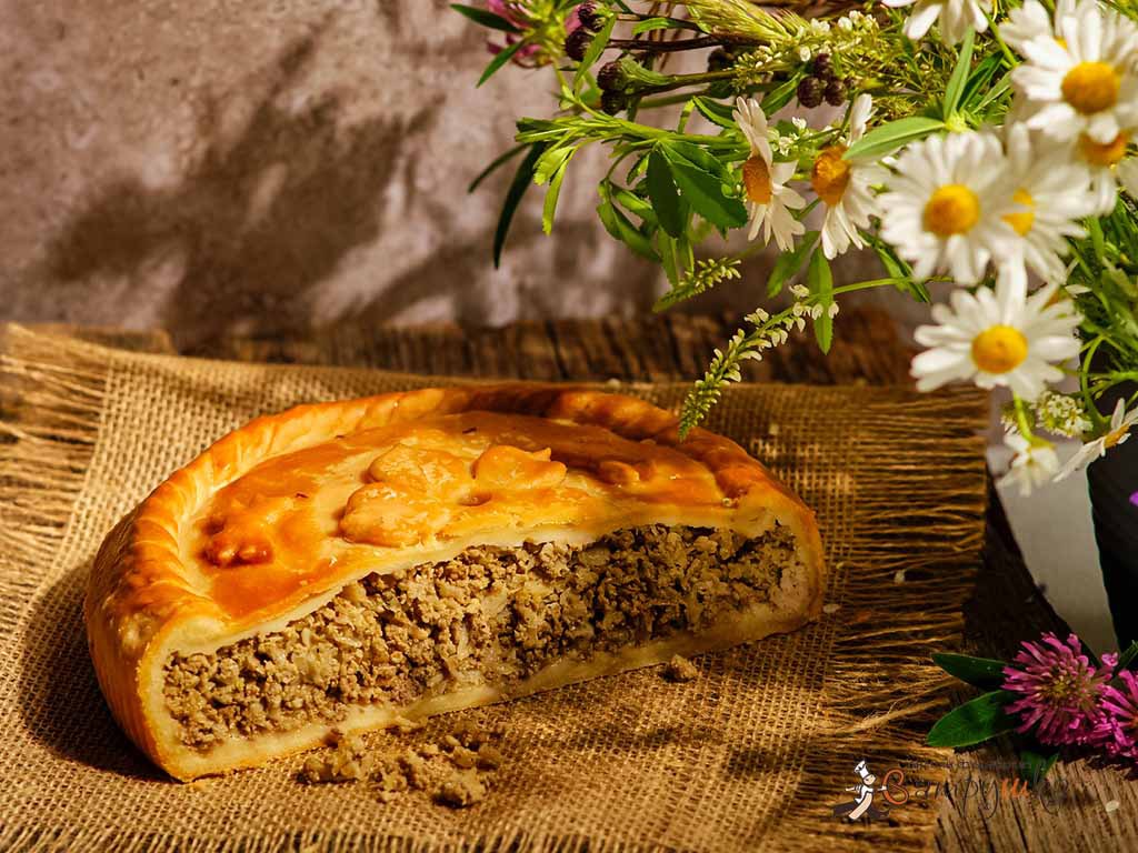 Заказать Pirog Chikagskii s myasom i molodoi kapustoi 600gr за 0 руб. в  Челябинске с доставкой - Ватрушка