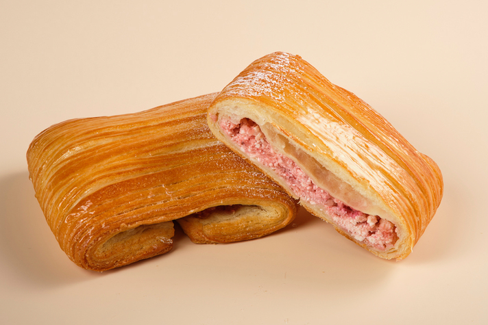 Слойка Плиссе с клубникой и творогом 170гр 1 - фудмаркет «Ватрушка» Слойка Плиссе с клубникой и творогом 170гр 1