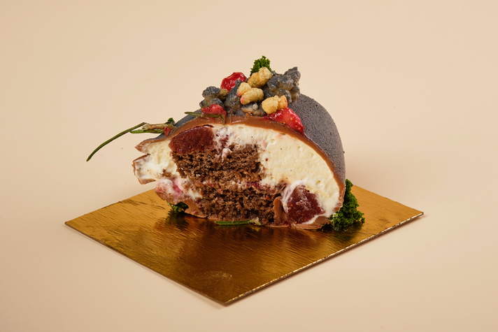 Пирожное Камень с земляникой 110гр 1