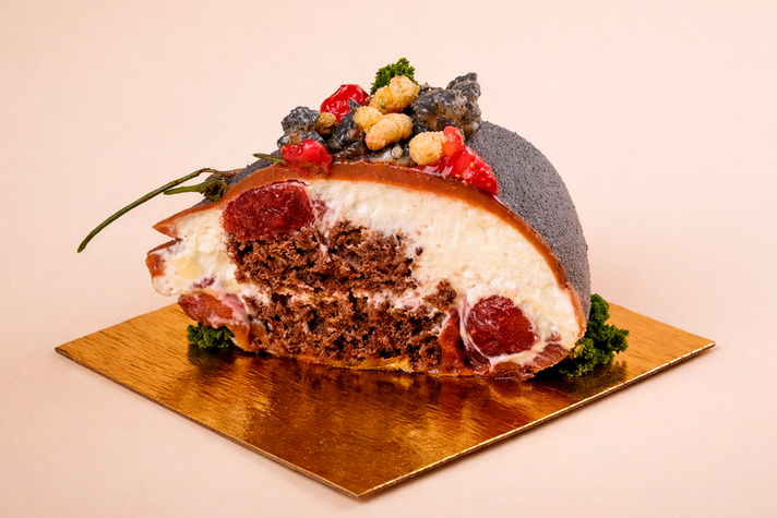 Пирожное Камень с земляникой 110гр 1