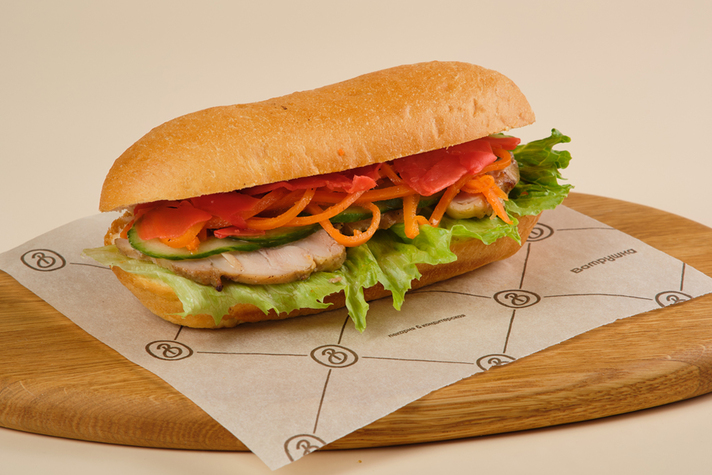 Сэндвич Тайский с запеченым цыпленком и имбирем 240гр 0