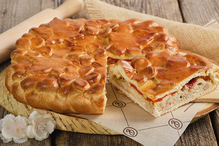 Пирог с куриным бедром, сыром и запечённым перцем 0