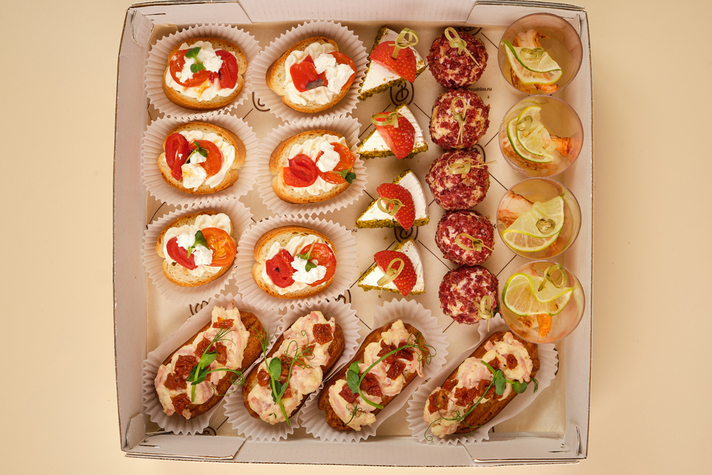 Гастробокс "Гурман " 23шт/700гр 0 - фудмаркет «Ватрушка» Гастробокс "Гурман " 23шт/700гр 0