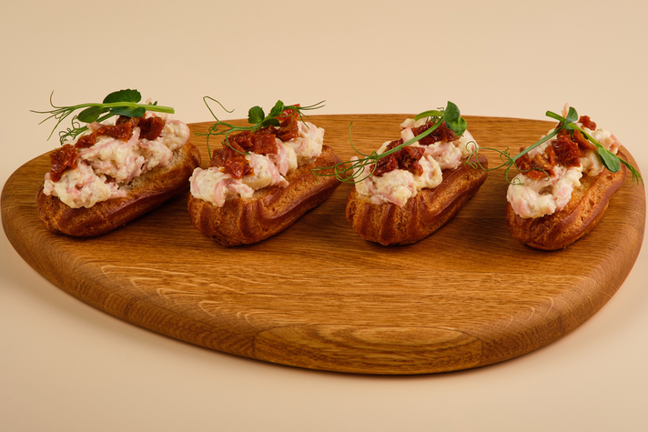 Мини-эклеры с ветчинно-сырным кремом и вялеными томатами 4шт/150гр 0 - фудмаркет «Ватрушка» Мини-эклеры с ветчинно-сырным кремом и вялеными томатами 4шт/150гр 0