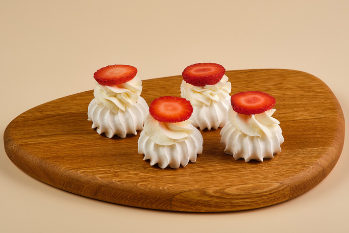 Пирожное Павлова-мини клубника 4шт/80гр 0 - фудмаркет «Ватрушка» Пирожное Павлова-мини клубника 4шт/80гр 0