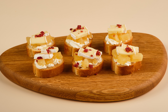 Тапасы с медовой грушей, сыром бри и грецким орехом 6шт/220гр 0