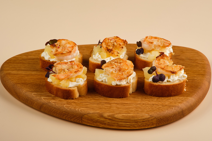 Тапасы с креветкой свит-чили, сладким ананасом и сливочным кремом 6шт/180гр 0 - фудмаркет «Ватрушка» Тапасы с креветкой свит-чили, сладким ананасом и сливочным кремом 6шт/180гр 0