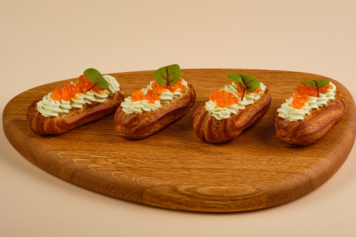 Мини-эклеры с красной икрой и сливочным муссом 4шт/100гр 0