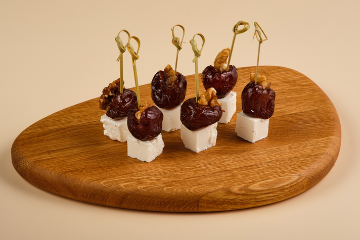 Канапе с сыром фета, фиником и грецким орехом 6шт/130гр 0