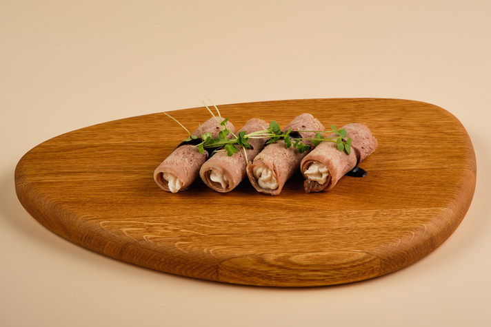 Рулетики из телячьего языка с кремом из сливочного хрена 4шт/80гр 0