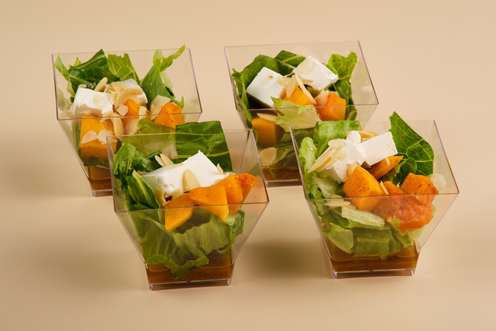 Мини-салат с печеной тыквой, сыром фета и лепестками арахиса 4шт/280гр 0