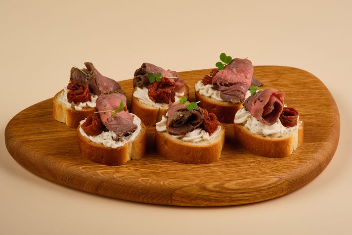 Тапасы с ростбифом и вяленым томатом 6шт/200гр 0