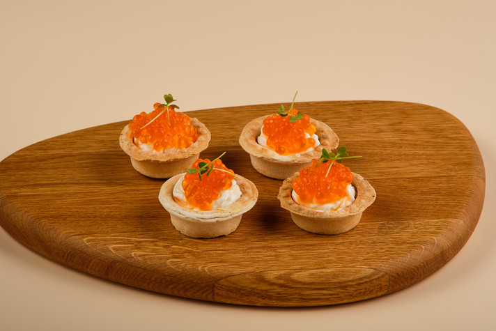 Мини-тарталетки с красной икрой и кремчизом 4шт/110гр 0