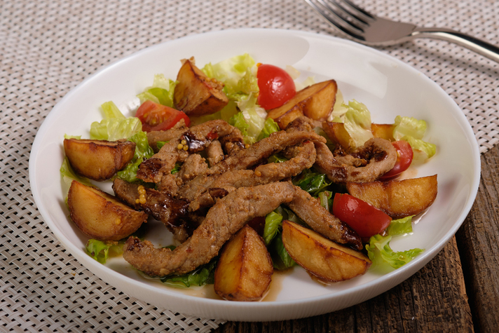Салат со свининой и печеным картофелем 150гр 0