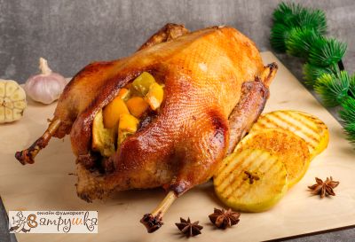 Гусь праздничный с яблоками и апельсинами (средний вес блюда 3кг) - фудмаркет «Ватрушка» Гусь праздничный с яблоками и апельсинами (средний вес блюда 3кг)