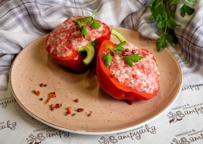 Перец фаршированный мясным фаршем и рисом п/ф 400гр - фудмаркет «Ватрушка» Перец фаршированный мясным фаршем и рисом п/ф 400гр