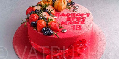 Торт Праздничный с ягодным декором от 1700р до 2200р за 1кг