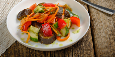 Салат с баклажанами и маринованными овощами 240гр