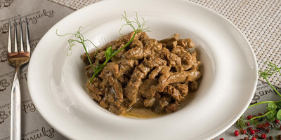 Бефстроганов из говядины с грибами в сливочном соусе 250 гр