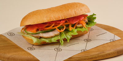 Сэндвич Тайский с запеченым цыпленком и имбирем 240гр