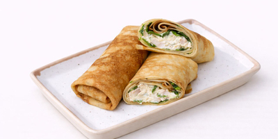 Блинчик Цезарь с курицей, свежим салатом и пармезаном 2шт/200гр