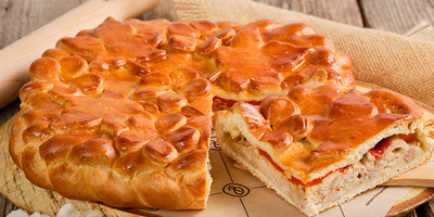 Пирог с куриным бедром, сыром и запечённым перцем - фудмаркет «Ватрушка» Пирог с куриным бедром, сыром и запечённым перцем