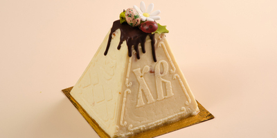 Пасха Творожная Премиум сливочная с курагой 700гр - фудмаркет «Ватрушка» Пасха Творожная Премиум сливочная с курагой 700гр