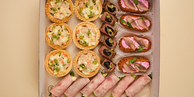 Гастробокс "По-русски" 22шт/700гр - фудмаркет «Ватрушка» Гастробокс "По-русски" 22шт/700гр