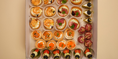 Гастробокс "Gastro Status" 35шт/1050гр - фудмаркет «Ватрушка» Гастробокс "Gastro Status" 35шт/1050гр