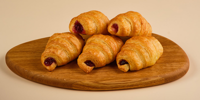 Мини круассан с вишневой начинкой 5шт/200гр - фудмаркет «Ватрушка» Мини круассан с вишневой начинкой 5шт/200гр