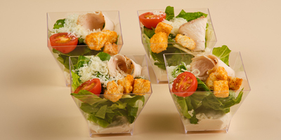 Мини-салат цезарь с цыпленком 4шт/280гр - фудмаркет «Ватрушка» Мини-салат цезарь с цыпленком 4шт/280гр