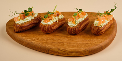 Мини-эклеры с лососем слабой соли и сливочным муссом 4шт/100гр - фудмаркет «Ватрушка» Мини-эклеры с лососем слабой соли и сливочным муссом 4шт/100гр
