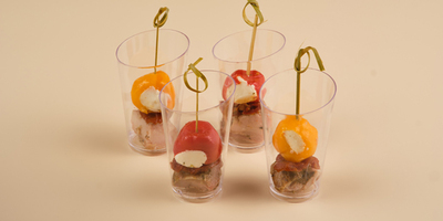 Канапе с запеченным цыпленком и печеным перцем с творожным сыром 4шт/100гр - фудмаркет «Ватрушка» Канапе с запеченным цыпленком и печеным перцем с творожным сыром 4шт/100гр