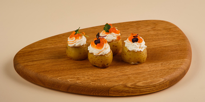 Канапе с красной икрой и сливочным сыром на беби картофеле 4шт/100гр - фудмаркет «Ватрушка» Канапе с красной икрой и сливочным сыром на беби картофеле 4шт/100гр