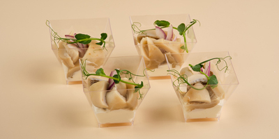 Грузди местных лесов со сметаной и красным луком 4шт/140гр