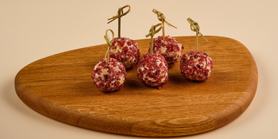 Сырные шарики Креметте с вяленой клюквой и орехом 5шт/120гр