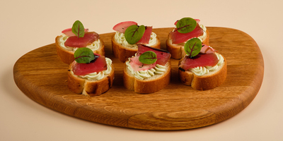 Тапасы с тунцом слабосоленым и маринованным редисом 6шт/180гр - фудмаркет «Ватрушка» Тапасы с тунцом слабосоленым и маринованным редисом 6шт/180гр