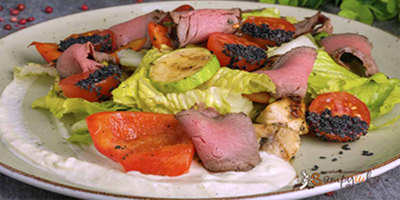 Салат с ростбифом и овощами жареными на гриле 200гр