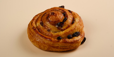 Слойка Улитка с заварным кремом и изюмом 110гр